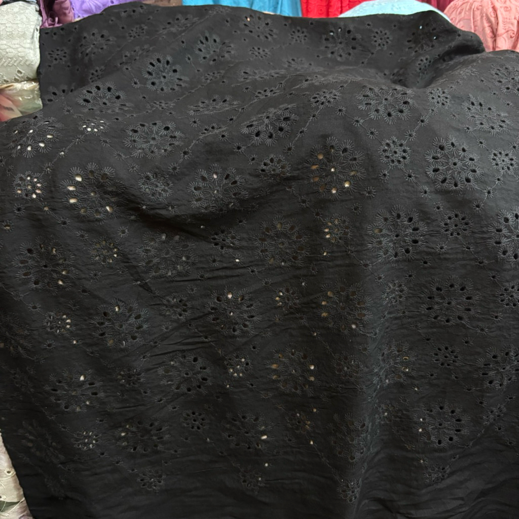 Bahan Katun Bordir Premium ~ Kain Katun Bordir Import ~ Katun Bordir Bolong Premium ~Bahan Meteran K