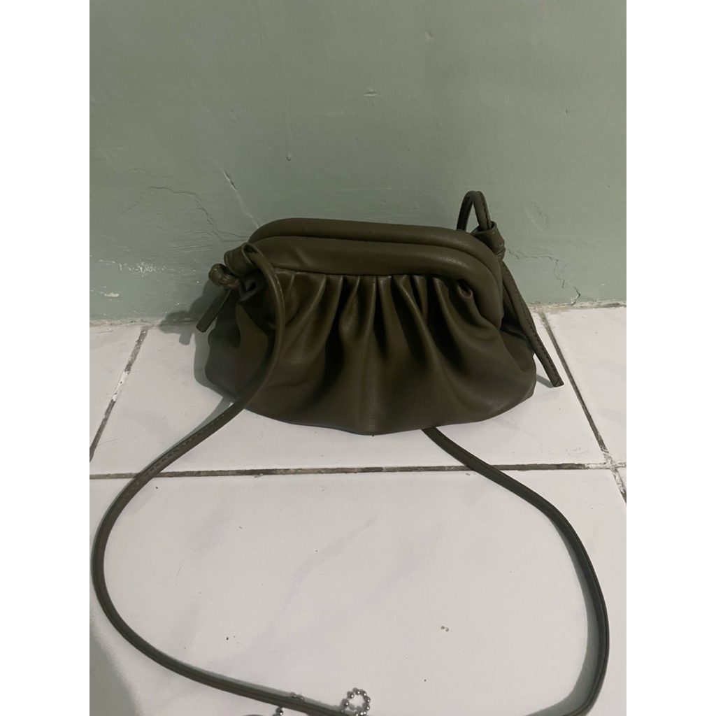 sling bag sunday attire preloved