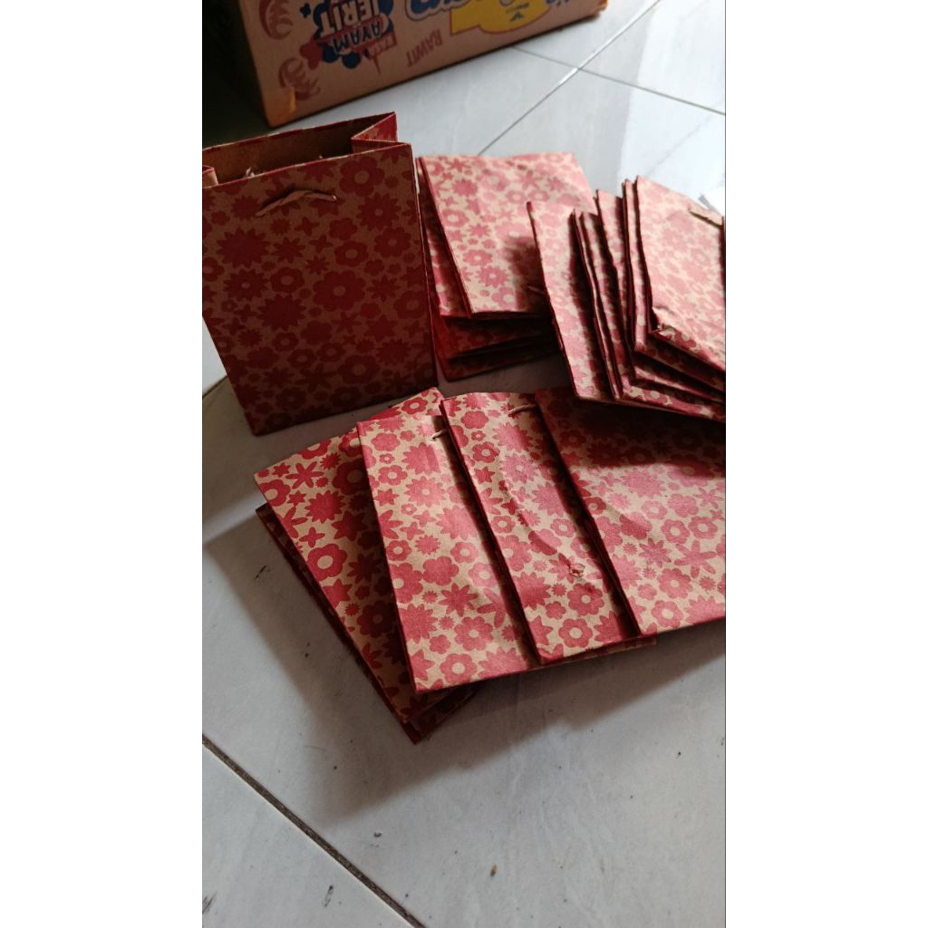 

PAPER BAG Bunga KECIL SISA JUALAN Preloved
