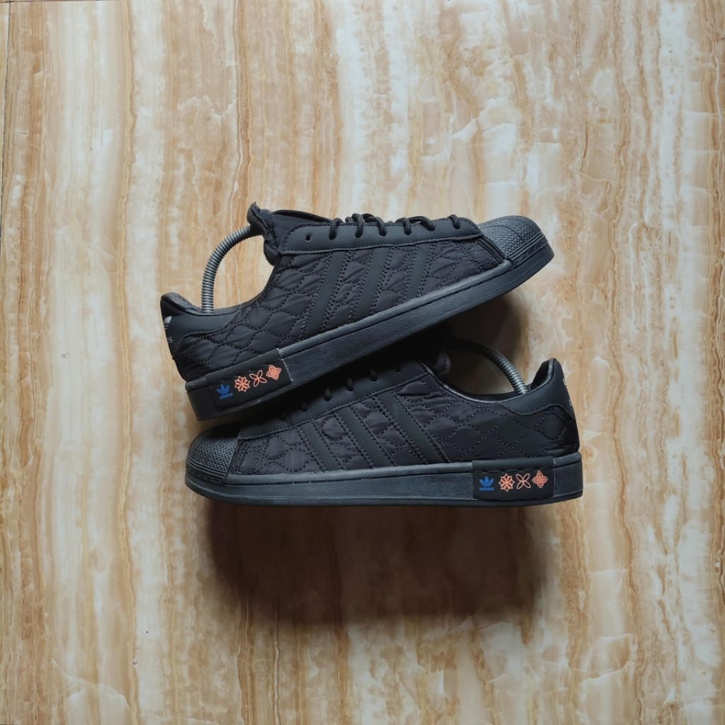 Superstar Cny Black