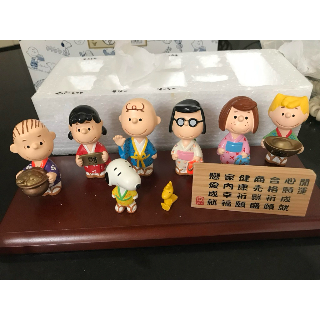 snoopy figurine hinamatsuri set / snoopy japan doll