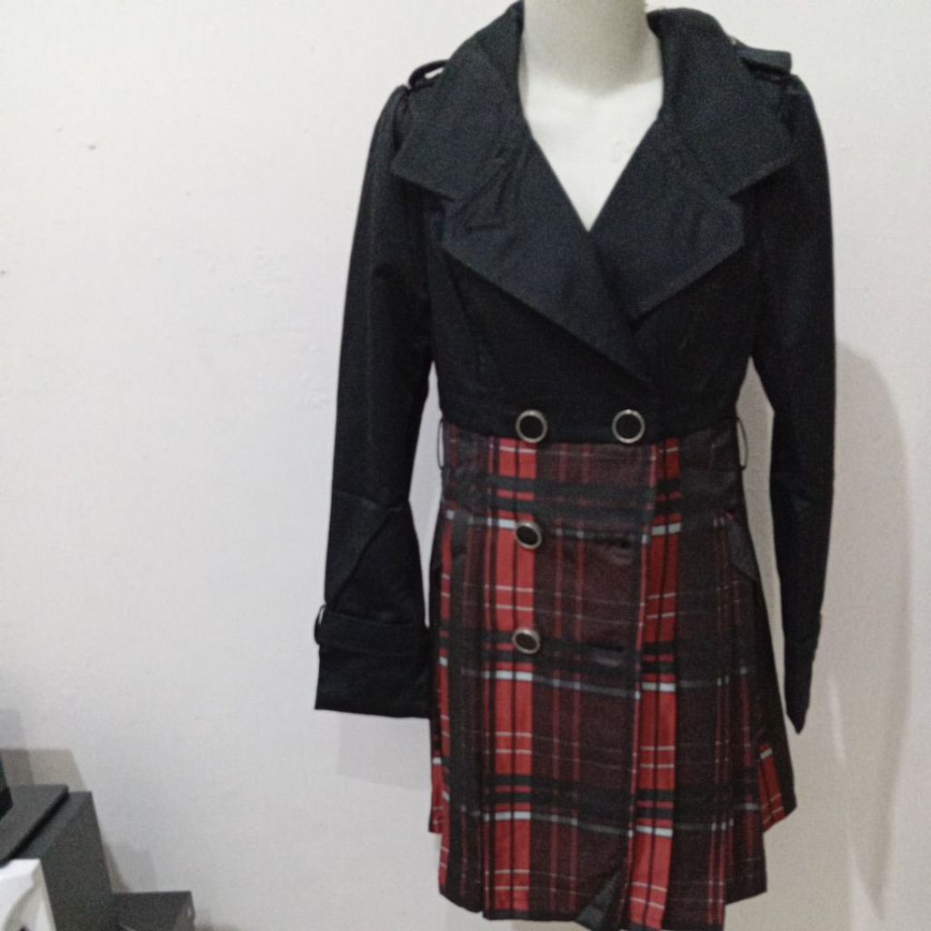 BLAZER/ COAT Keren Wanita Hitam Kombi Kotak Merah
