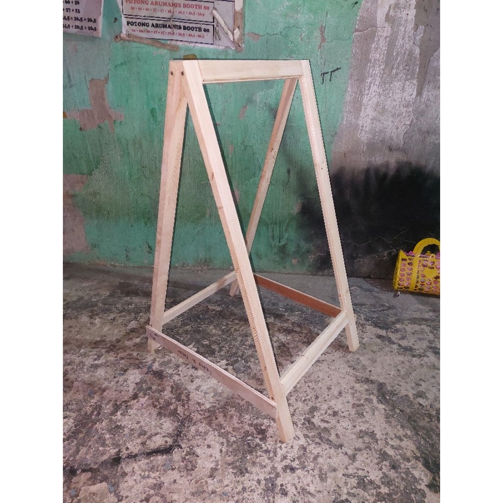 RANGKA SEGITIGA BANNER/BANNER SEGITIGA KAYU/ SPANDUK BERDIRI/ Y BANNER/ SPANDUK JUALAN/ FREE DESAIN