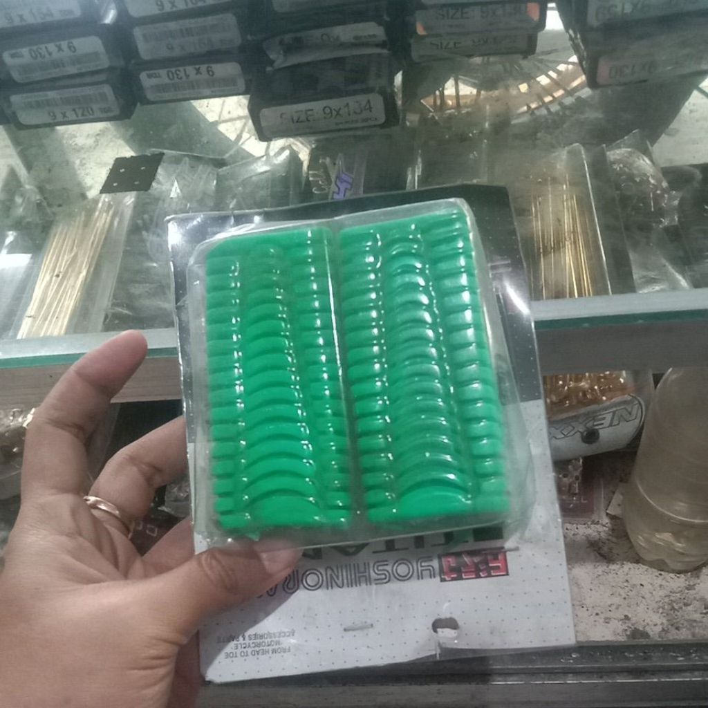 pijakan kaki motor depan