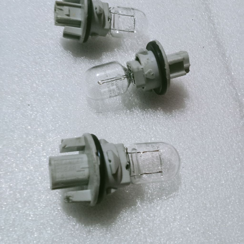 Bohlam + Soket lampu senja tuk mobil Honda Mobilio dll