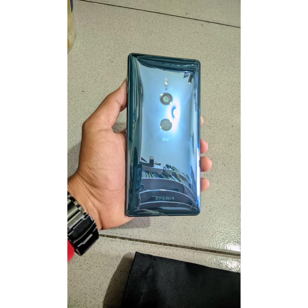 Sony Xperia XZ2 AU