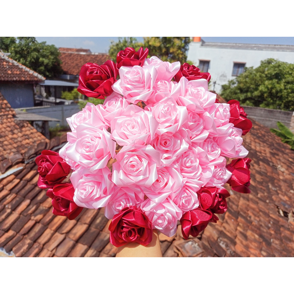 BUNGA PITA SATIN 4CM mawar. SUDAH JADI. BUNGA PERTANGKAI. MURAH. PITA SATIN PINK