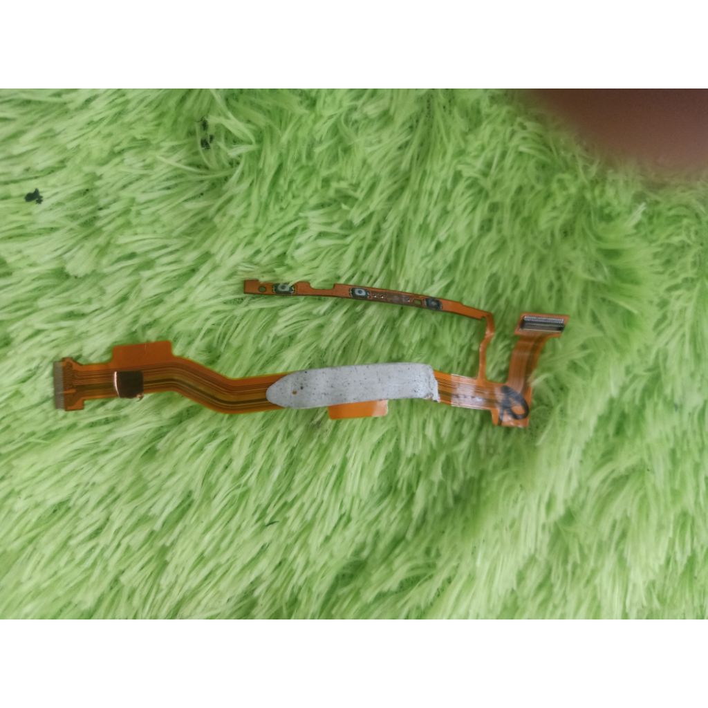 fleksibel on off volume Fujitsu f04G ada minusnya