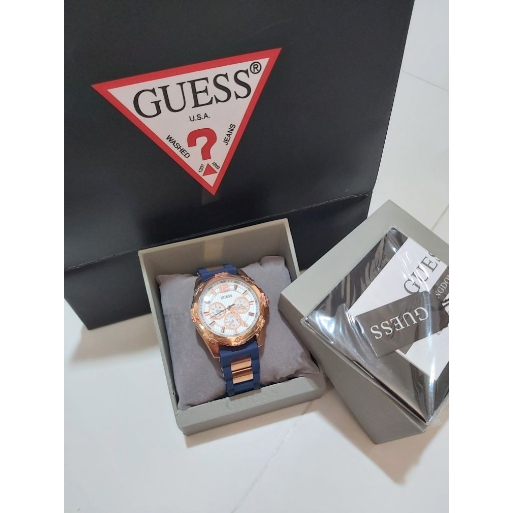 JAM TANGAN WANITA GUESS RUBBER W0325L8