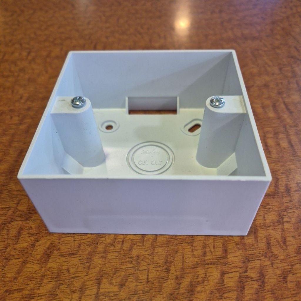 

OUTBOW DUS 8,8X8,8X3,8mm PUTIH