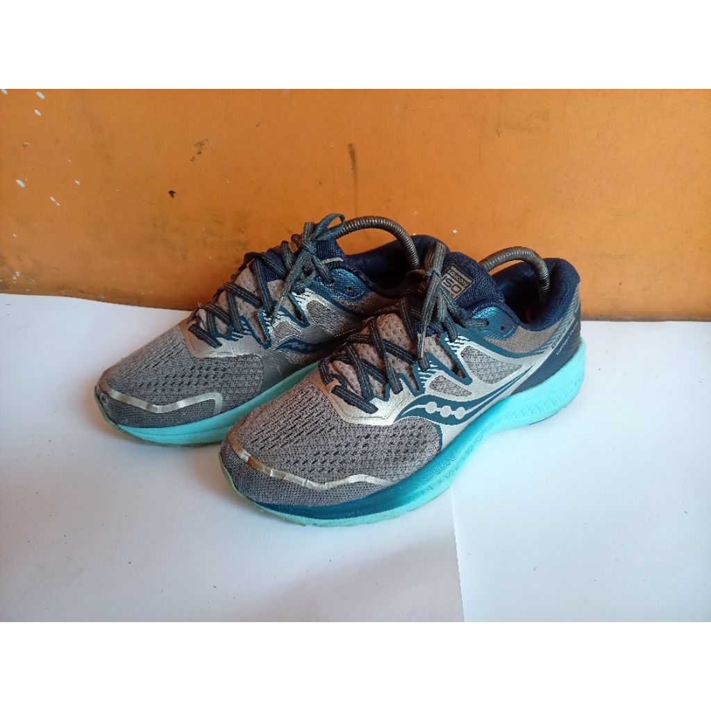 Sepatu lari scny iso second size 41