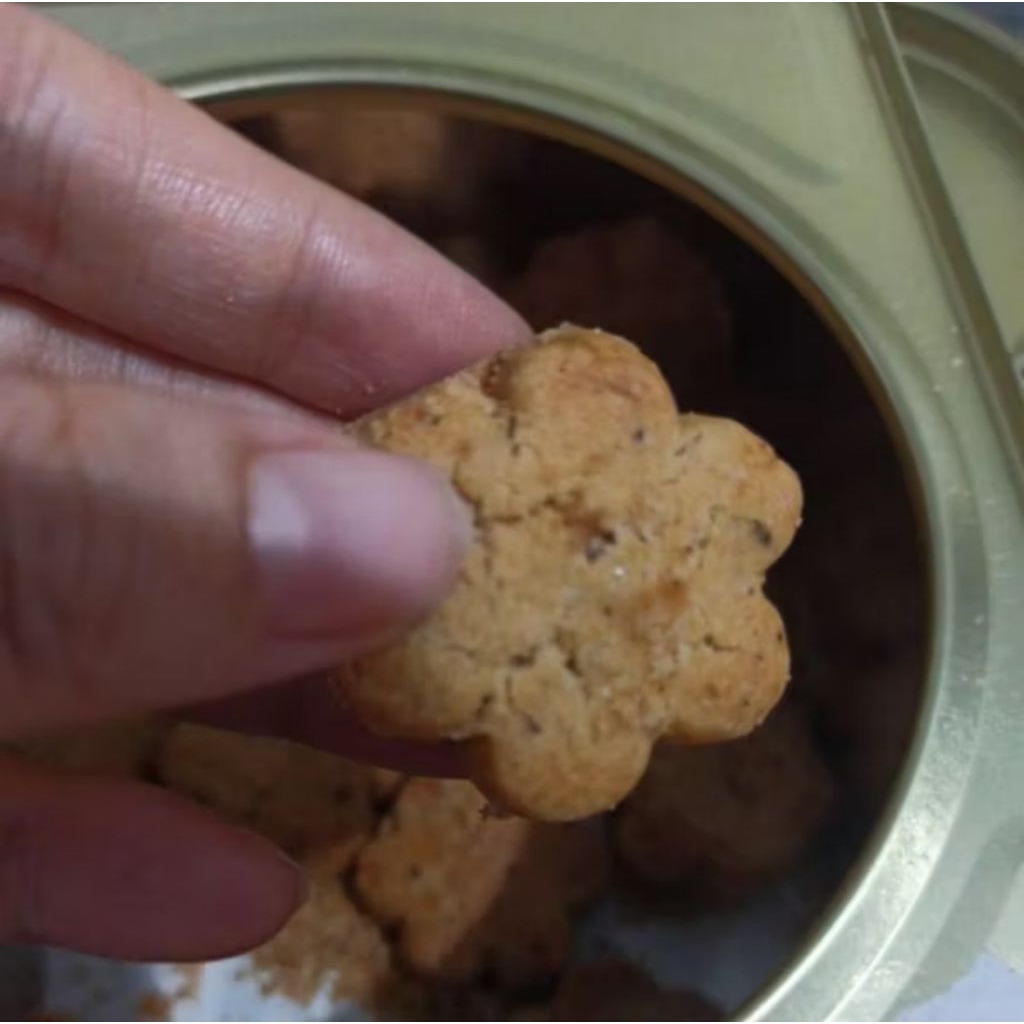 

Biskuit keladi/ Yam cookies exp 11/2026 original