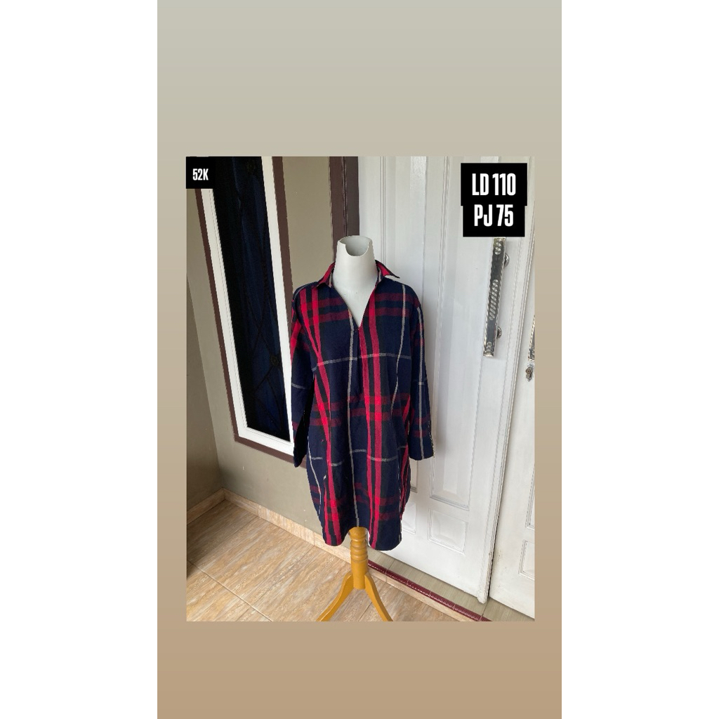 2. Dress kerah kemeja kotak-kotak