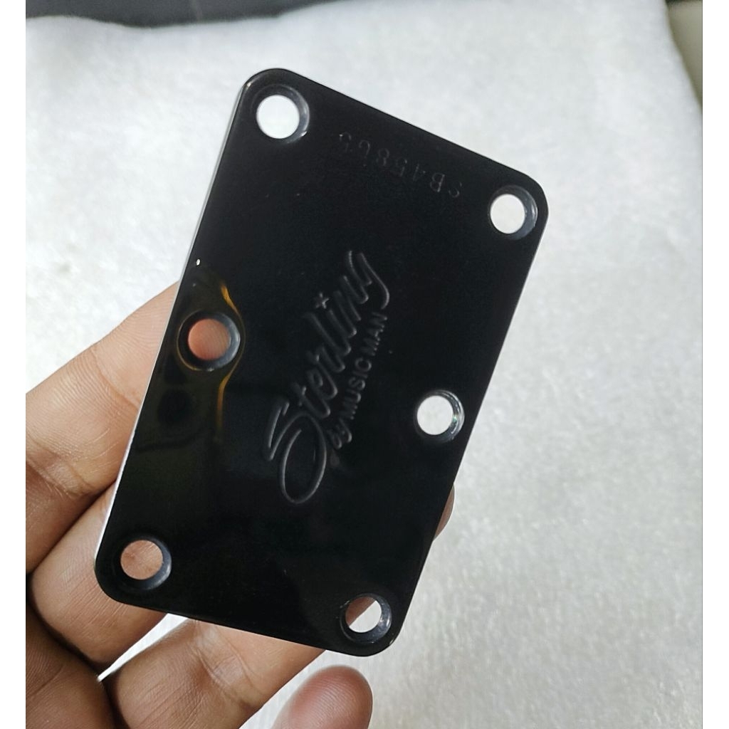 Neck Plate join Bass Sterling By Musicman Original Warna Hitam