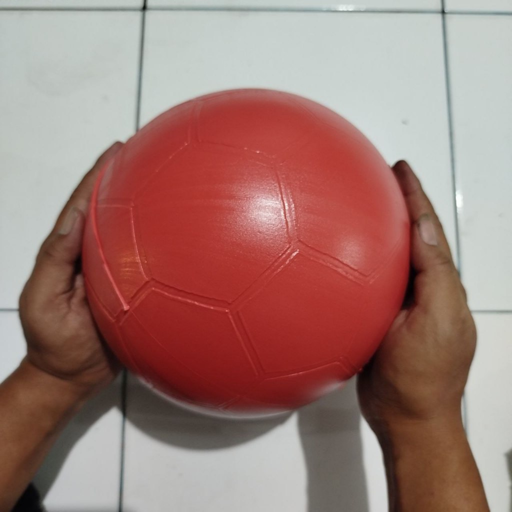 Bola Plastik Merah Standard Bal Plastik Sepak Bola Ball Plastik Bola Murah Bola Kaki Umum Buat Sepak