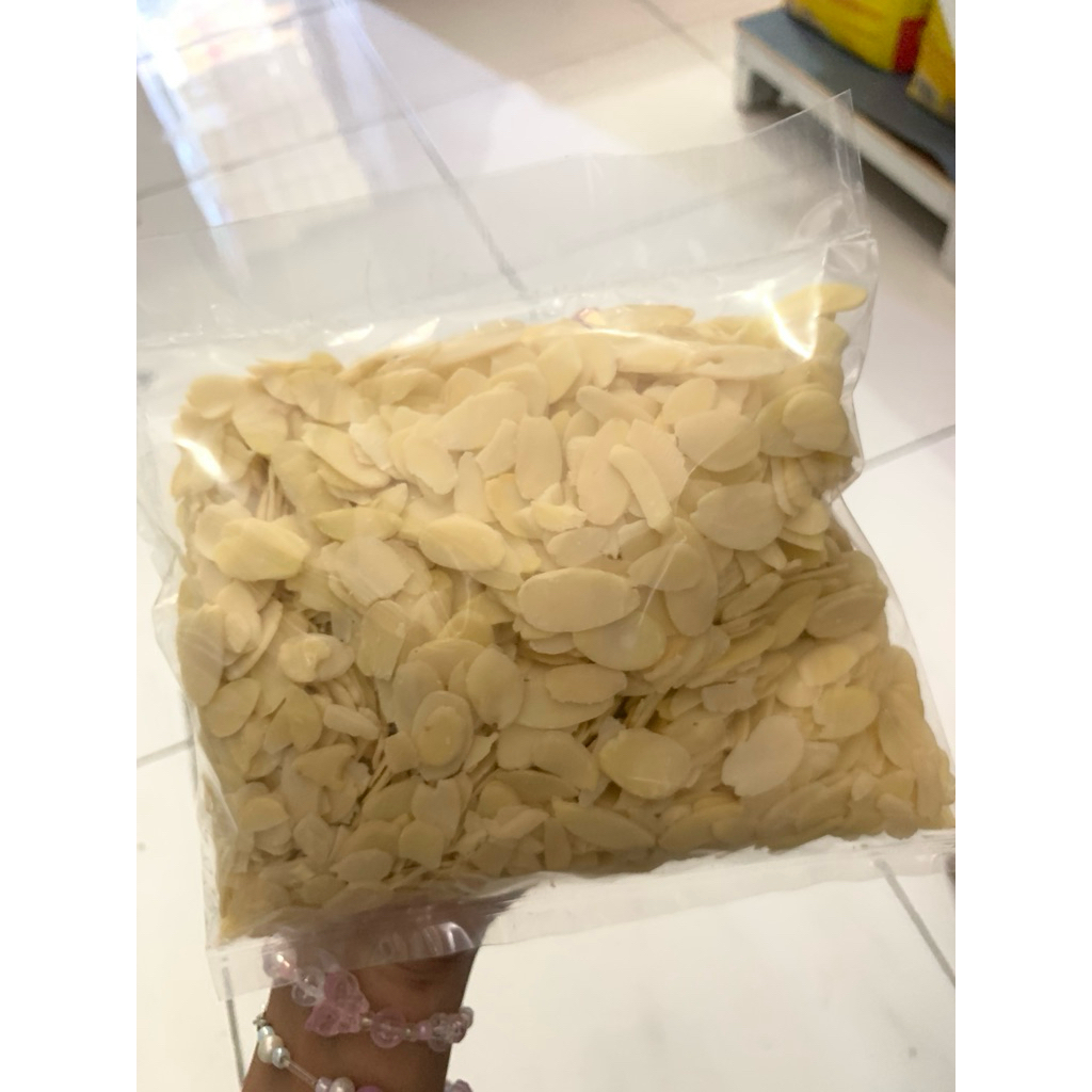 

Almond slice 250gr & 100gr