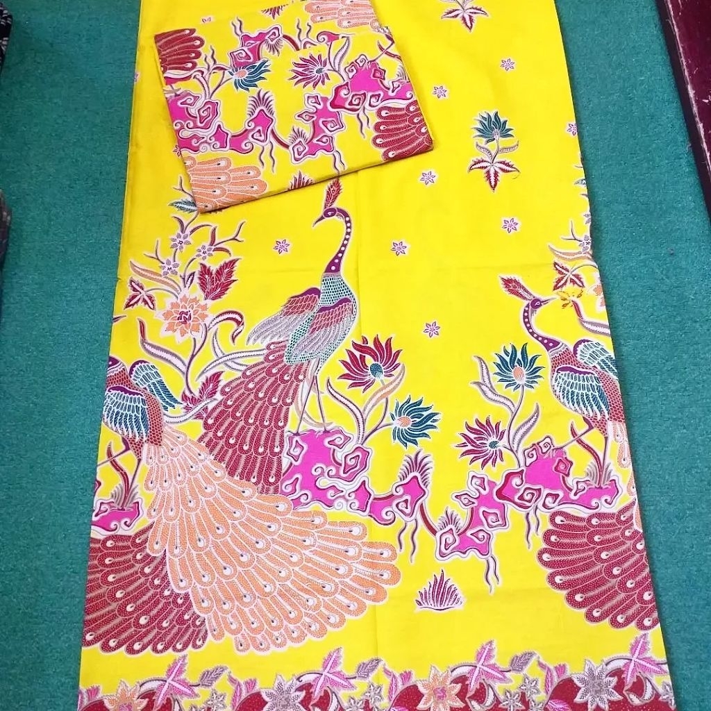 Kain Batik Katun Halus Motif Burung Merak