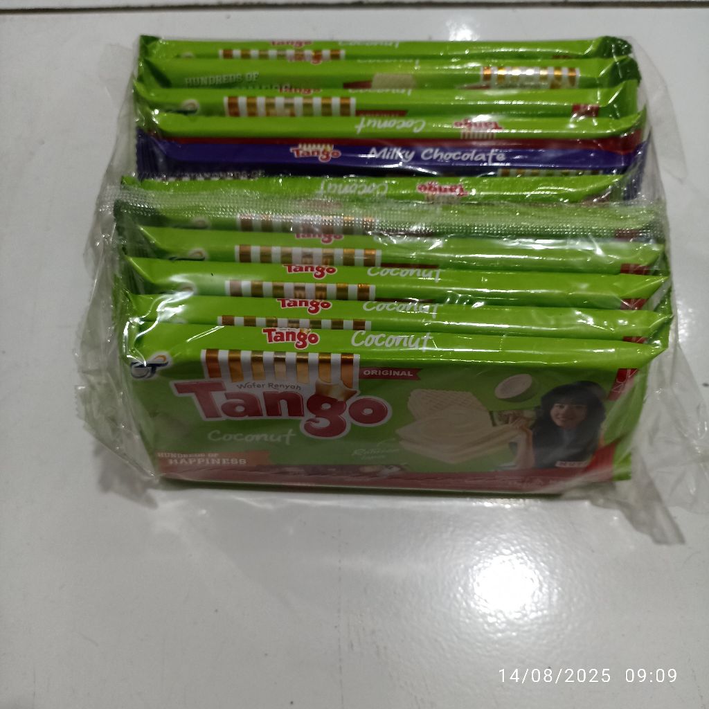 

Tango wafer 35 gram rasa coconut isi 10 bks | exp 25 nov 2025