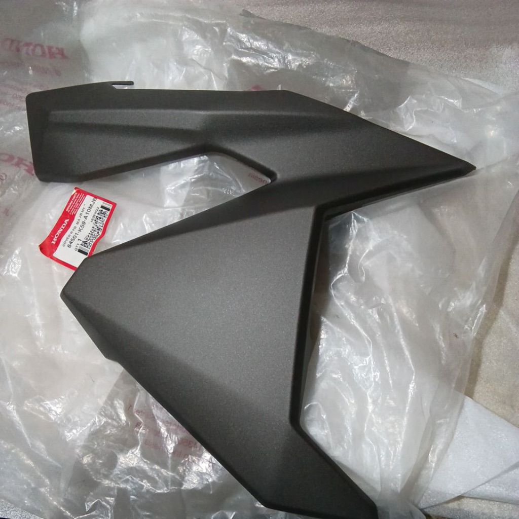 64501 K59 A10MJB COVER SAYAP DEPAN VARIO 125 /150 ESP KANAN COKLAT DOFF ORIGINAL AHM