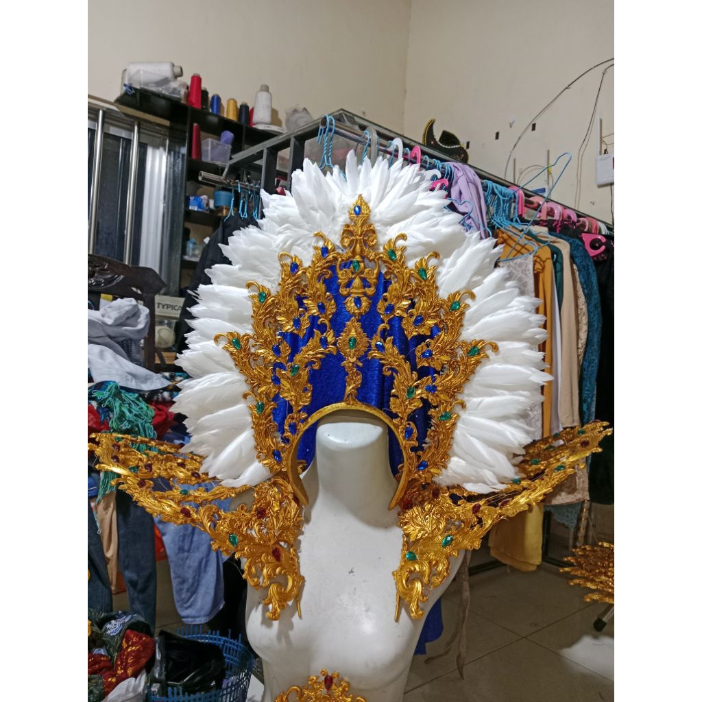 entong dan mahkita bulu putih angsa