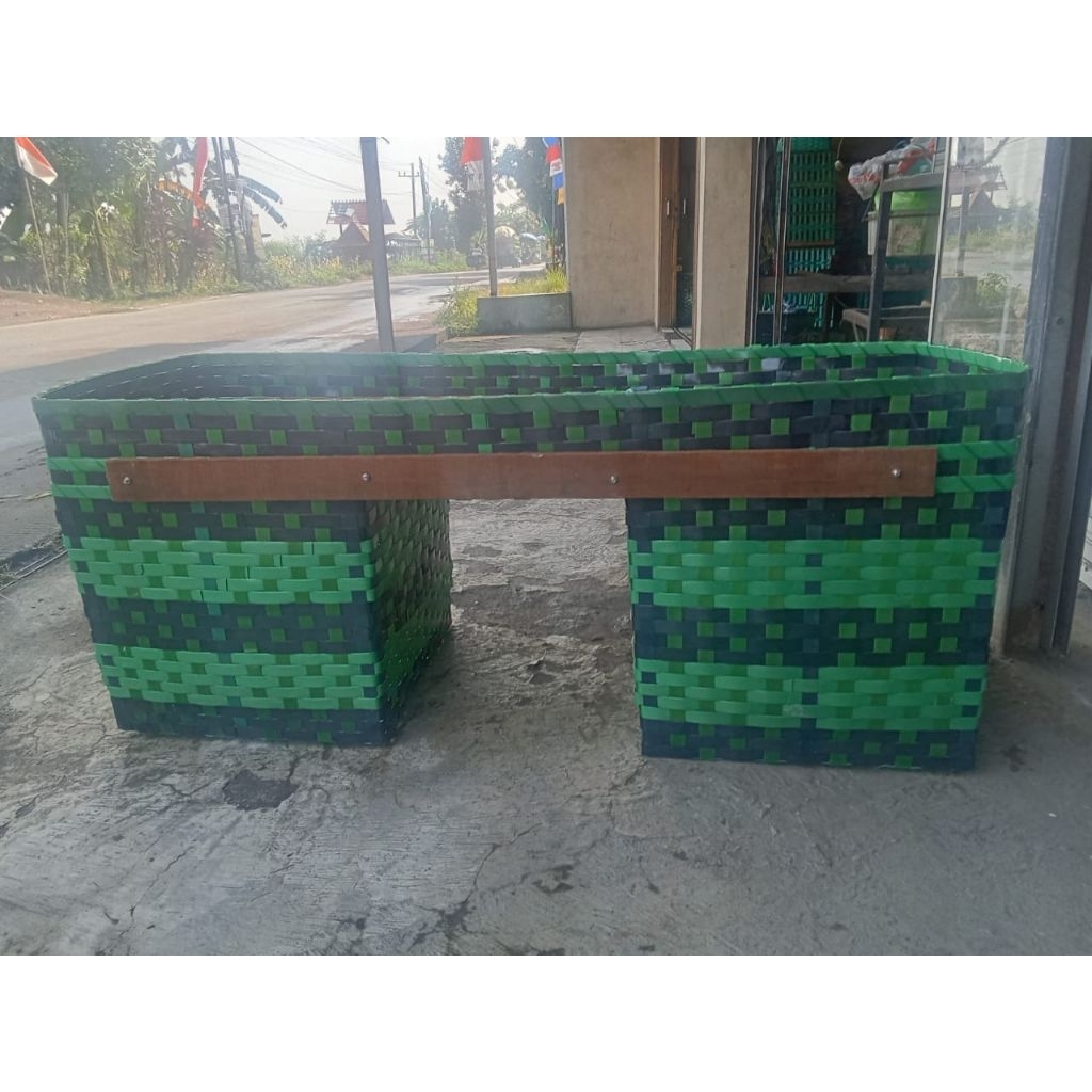 krombong anyaman plastik