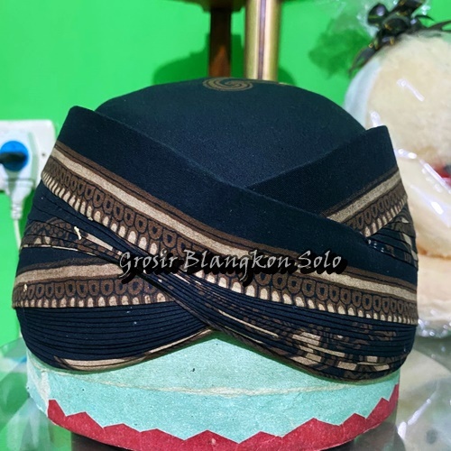 Blangkon Solo Perbawan Lipat Cuci Motif Batik Seragenan