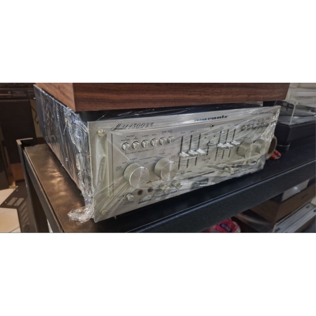 Integrated Amplifier Marantz 1300