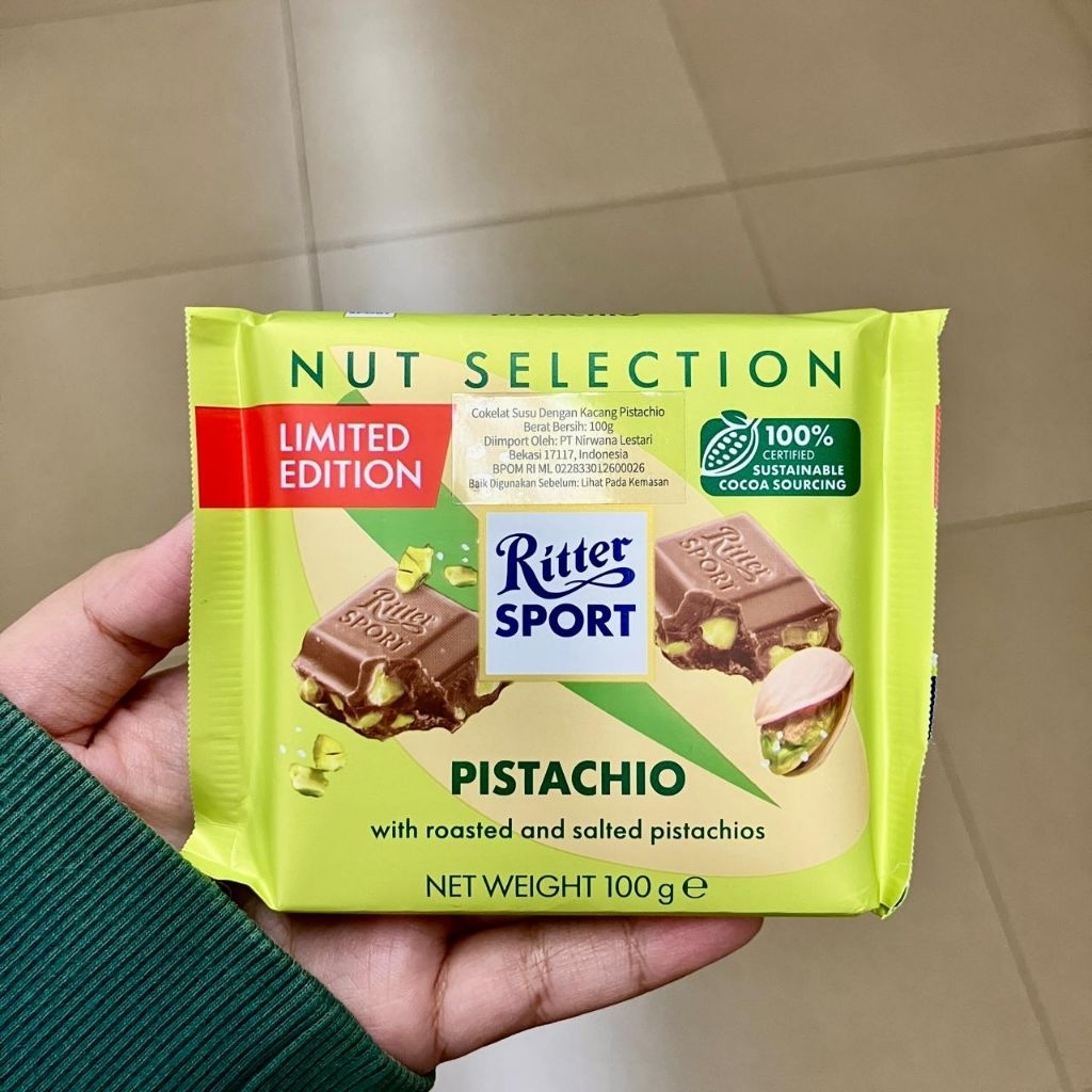 

Ritter Sport Pistachio With Roasted / Cokelat Susu Dengan Kacang Pistachio / 100 gr