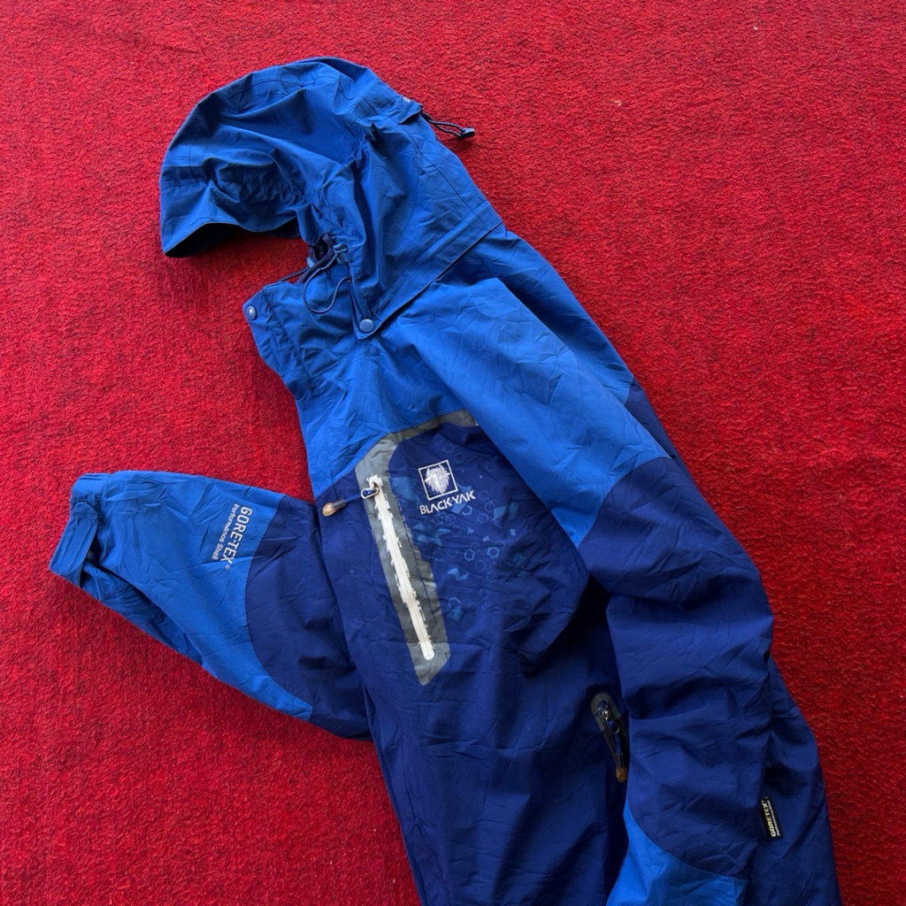 jaket black yak g0retex GORPCORE