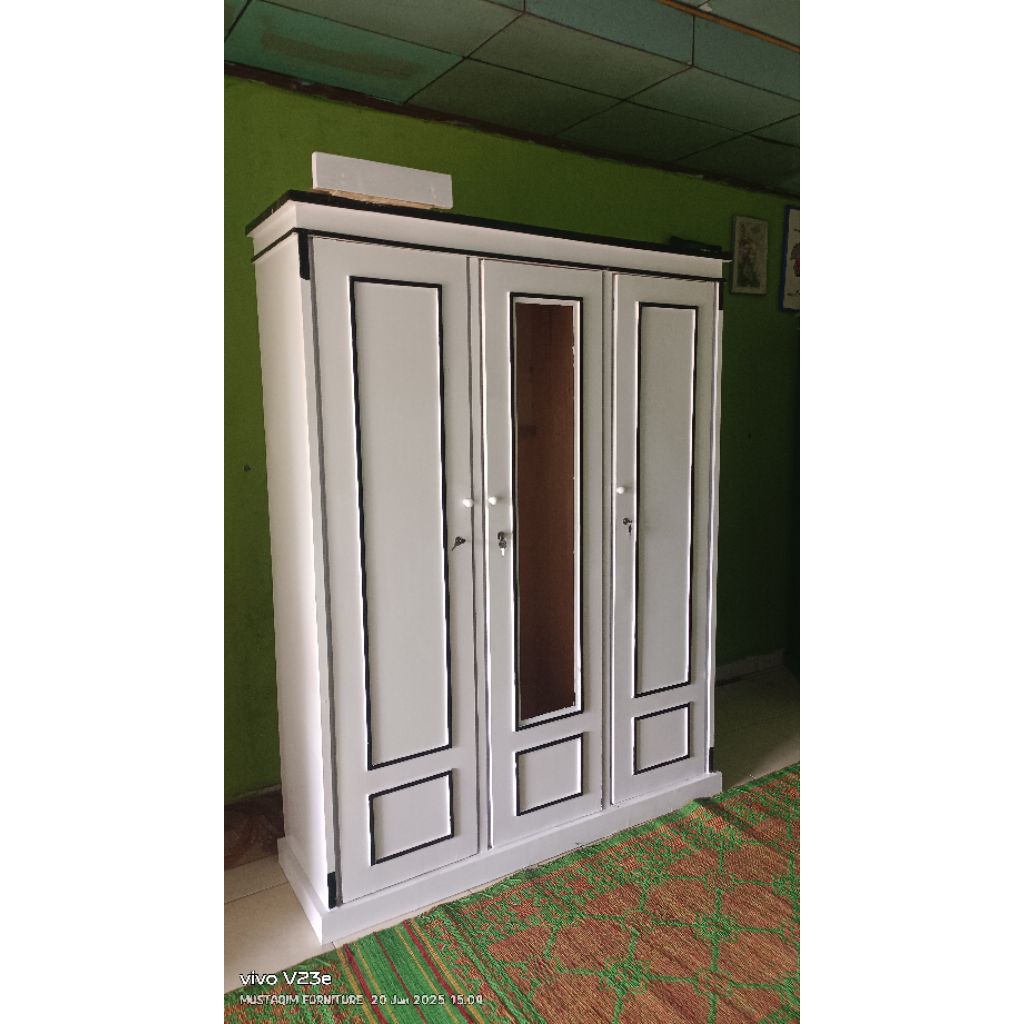LEMARI 3 PINTU