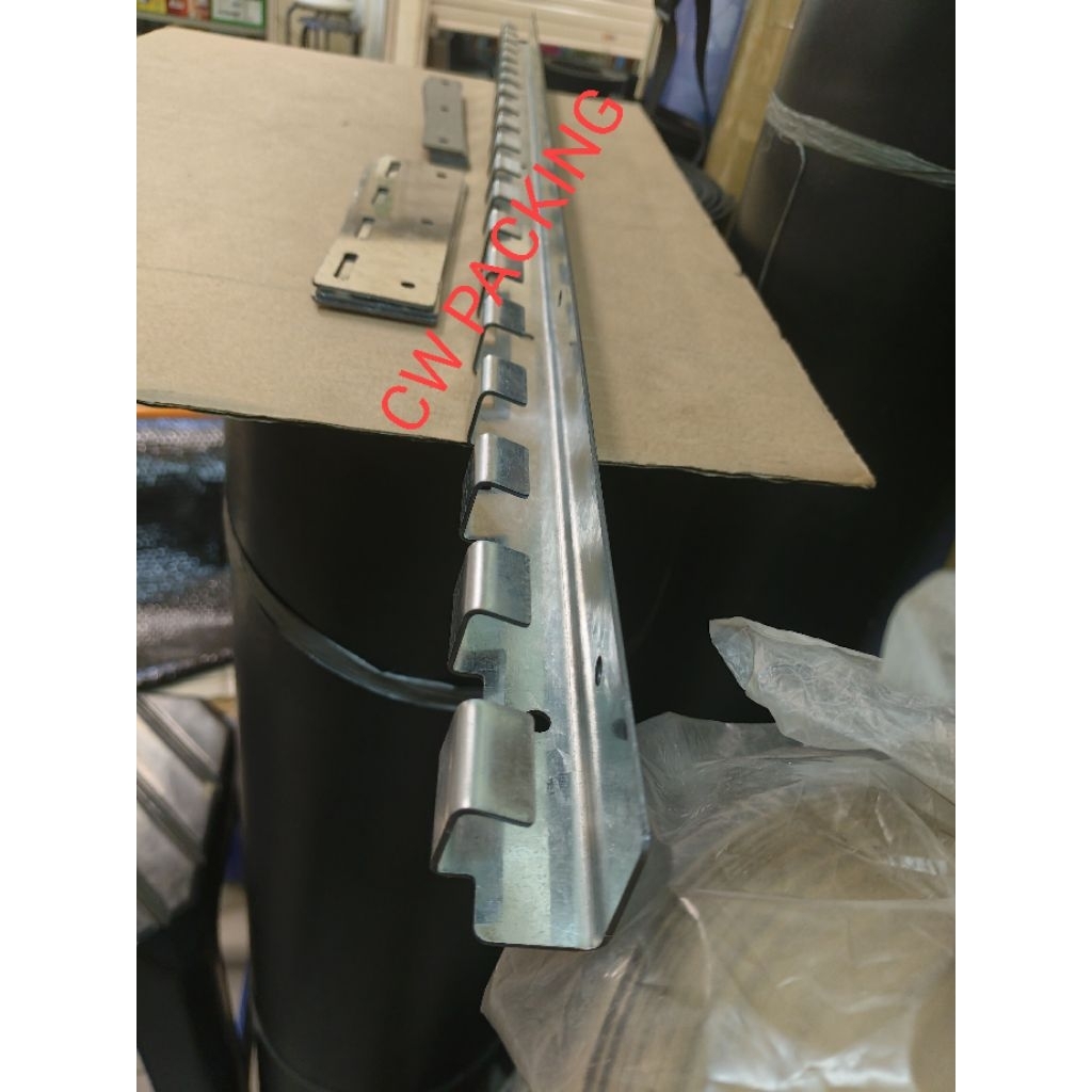 Bracket Hanger Tirai Pvc + Baut mur +Skrup Fisher