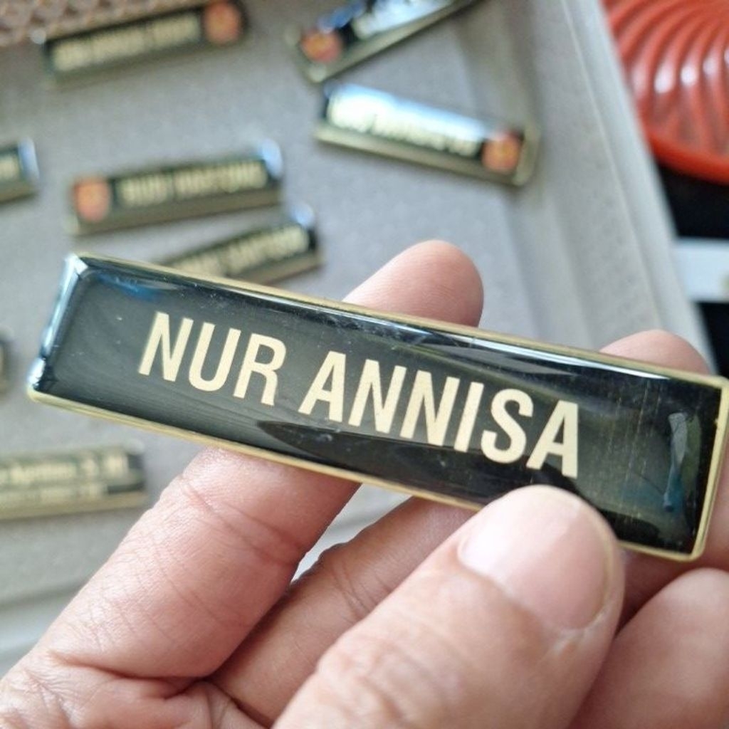 

Name tag / Papan Nama Dada BAHAN KUNINGAN RESIN Peniti dan Magnet