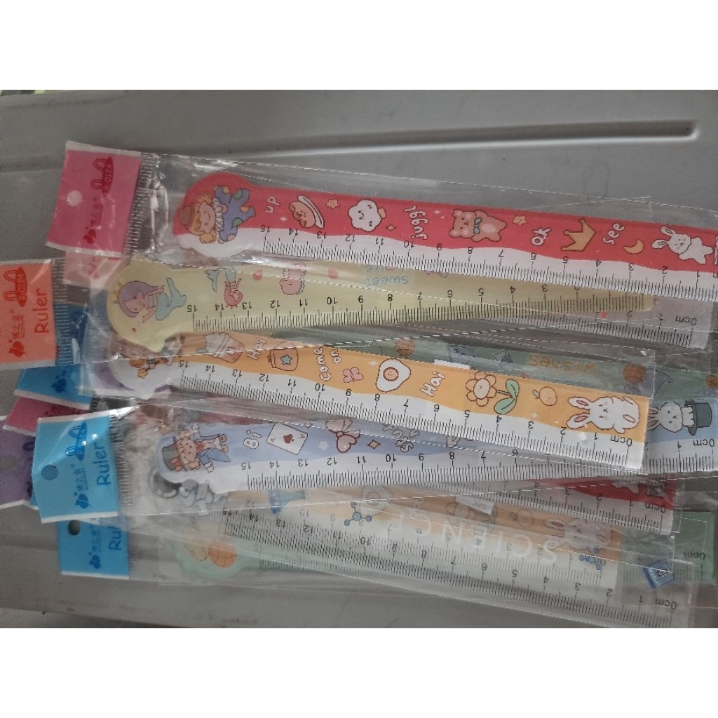 

Penggaris karakter 15 cm