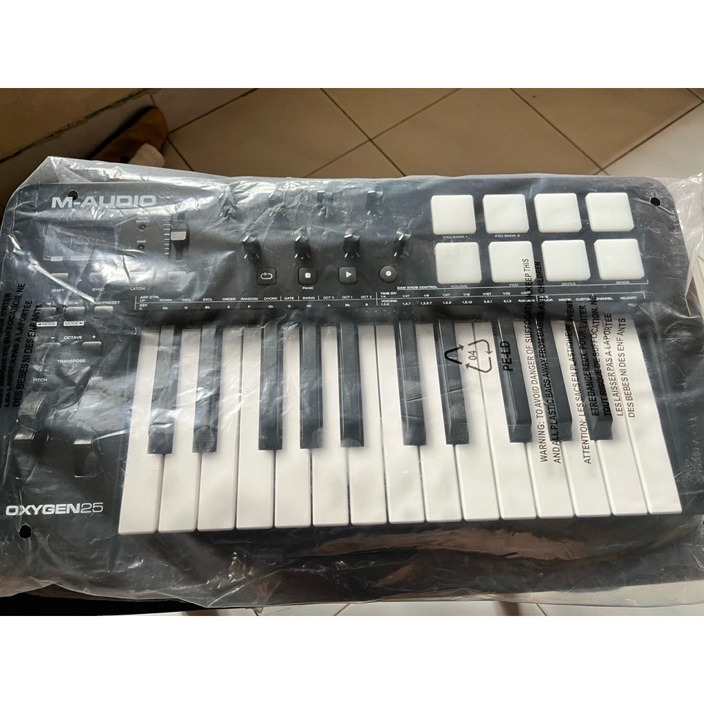 M-Audio OXYGEN 25 (MIDI Controller, Keyboard, USB, Pad, Knob, Fader)