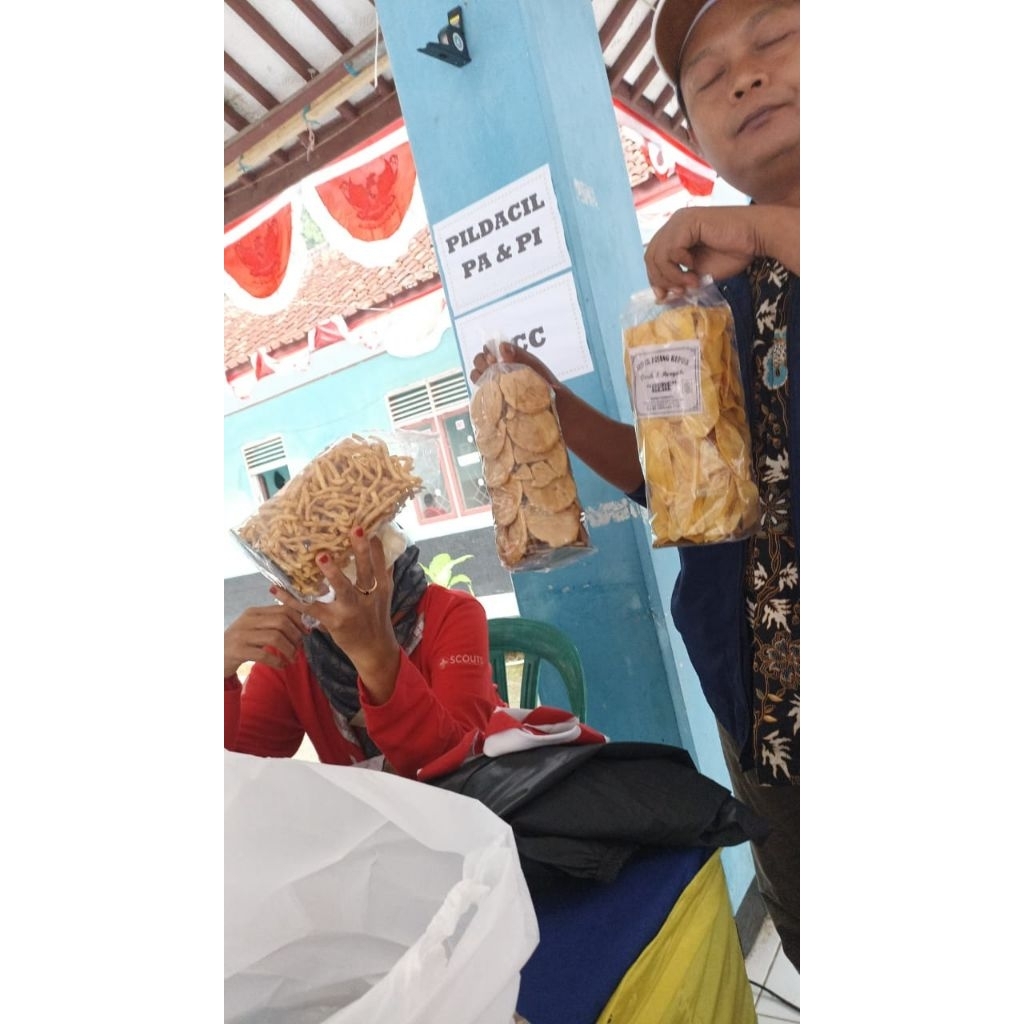 

Makanan ringan oleh-oleh murah meriah