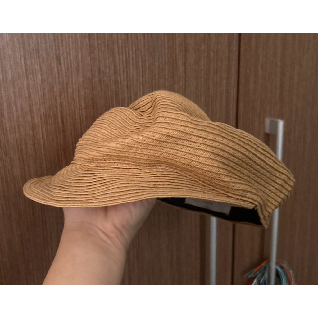 opaque clip topi sulam rajut coklat muda