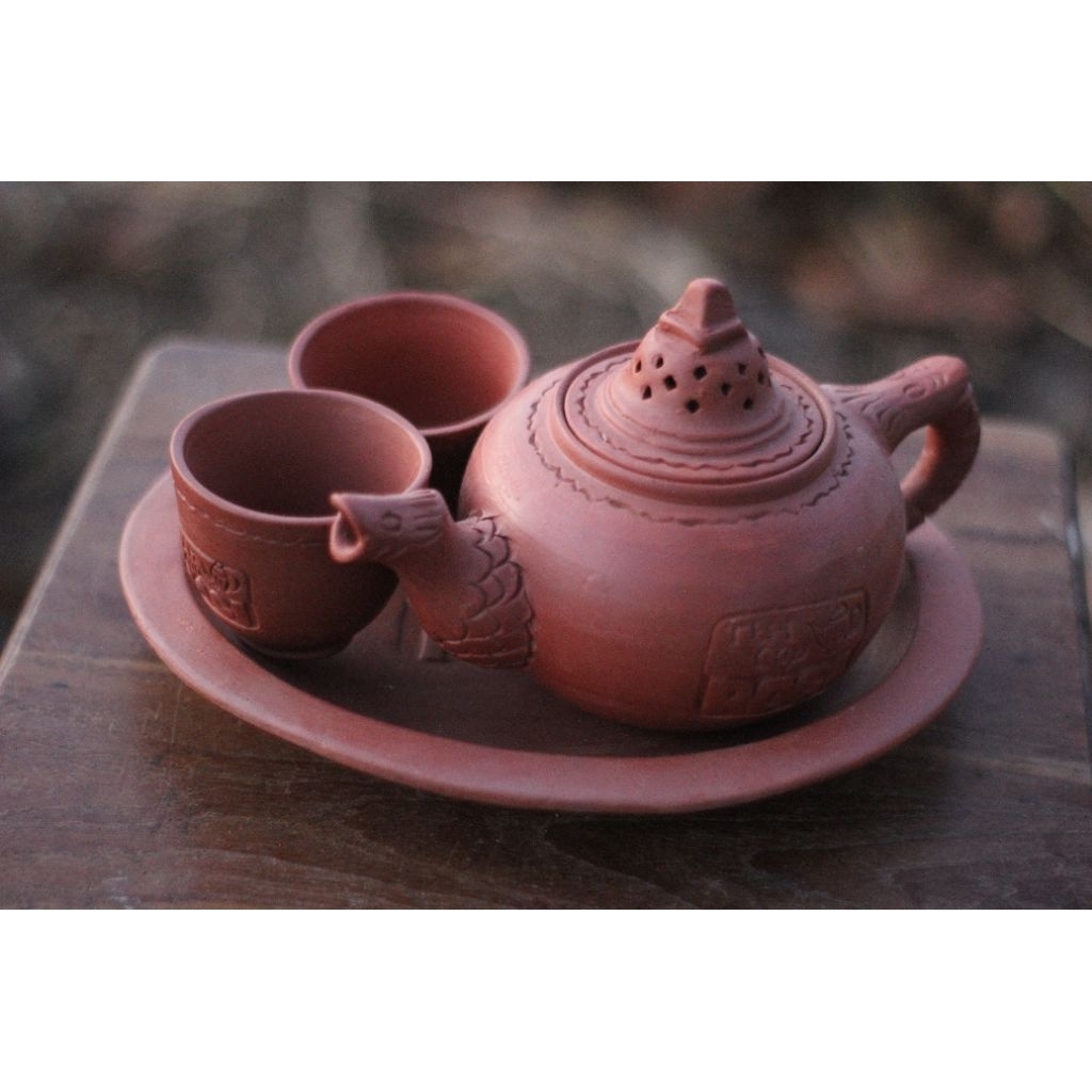 Poci set tanah liat tipe Borobudur - perangkat minum teh