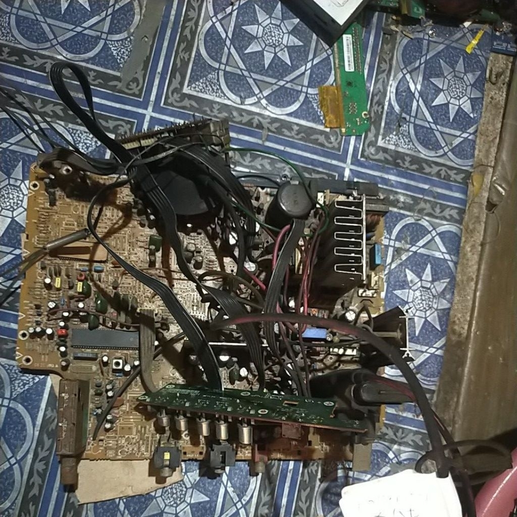 MESIN TV POLYTRON 21 inc cembung anggap saja mati cabutan