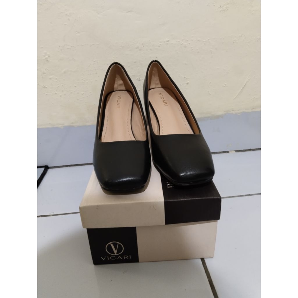 (BRAND NEW) VICARI Heels Kerja Wanita Hitam
