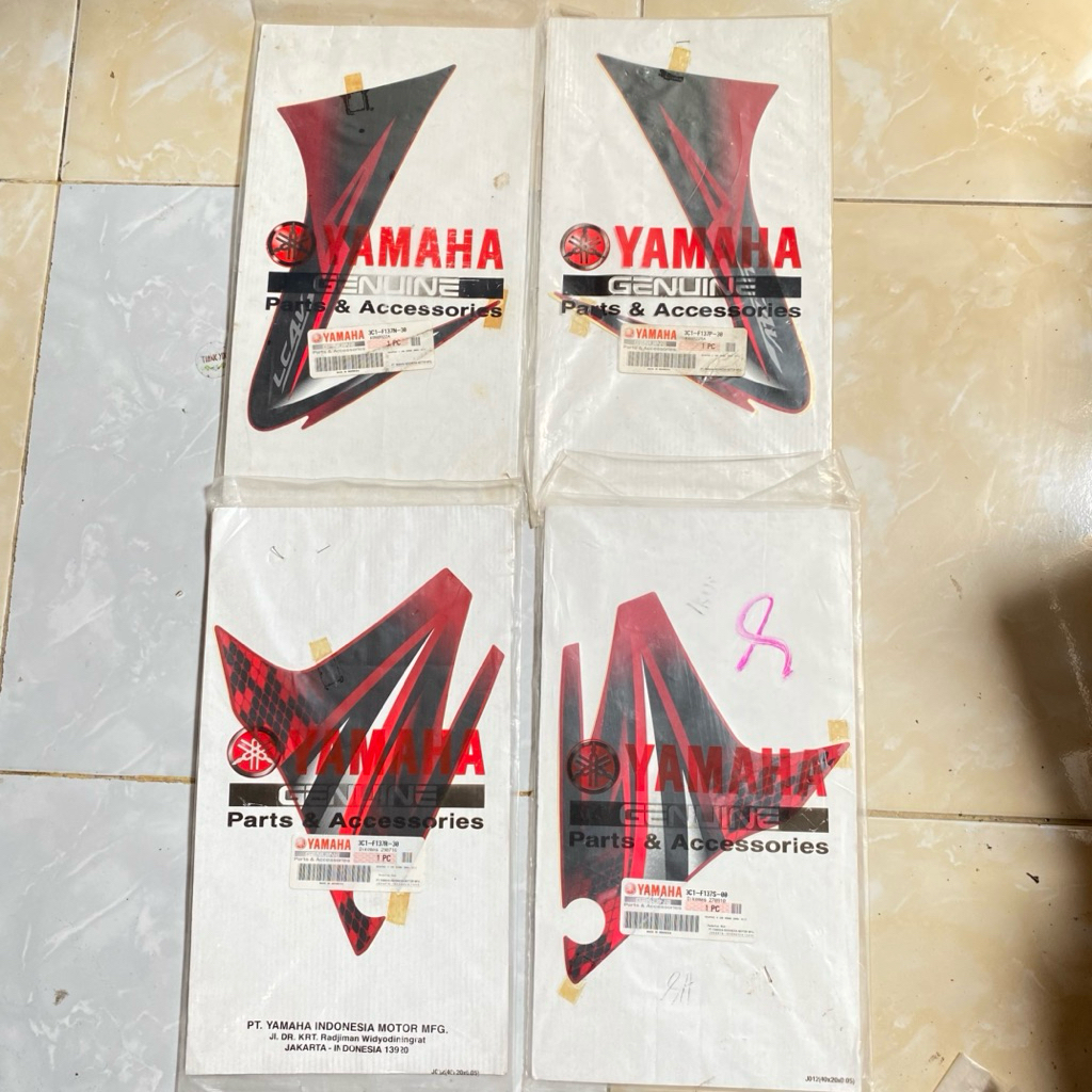 Striping stiker cover sayap tangki Yamaha Vixion 2008 Merah original YGP