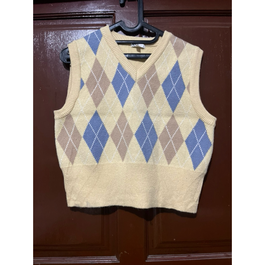 vest ketupat kuning biru denim crop argyle style size S branded by SPAO (preloved)