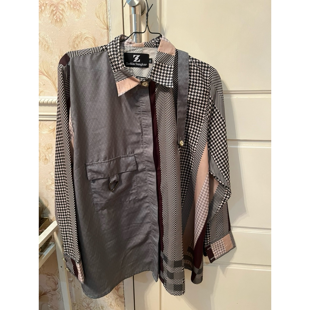 PRELOVED ZASKIA SUNGKAR KEMEJA BLOUSE