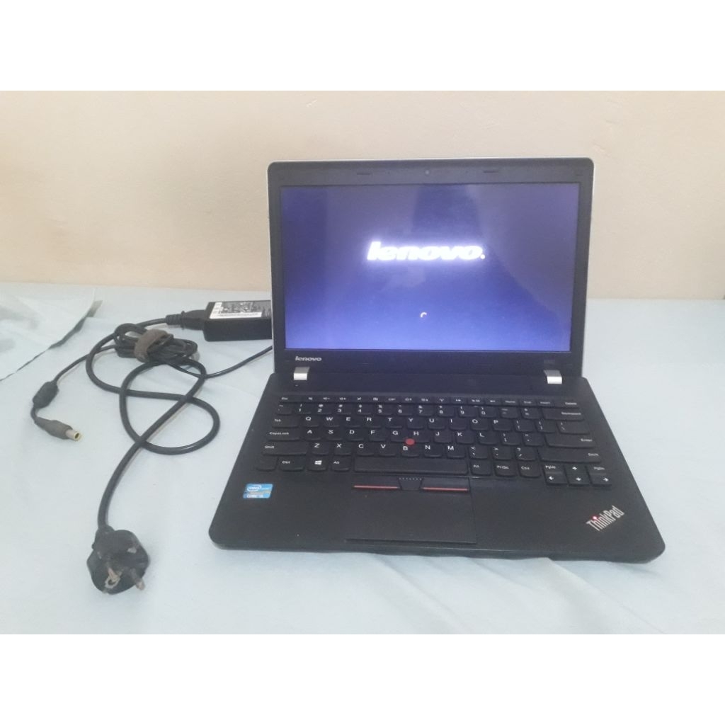 Lenovo i7 Thinkpad Edge E330 Dual VGA