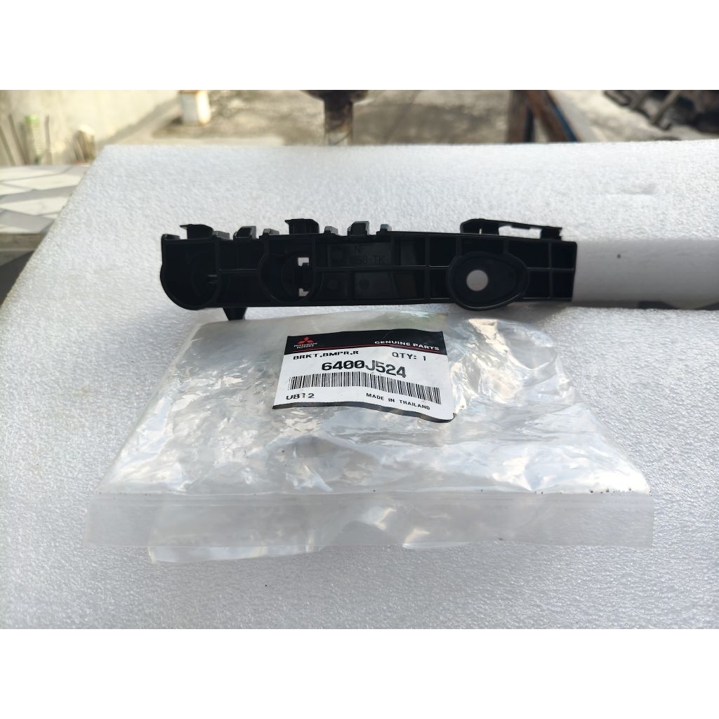 BREKET BEMPER DEPAN MITSUBISHI PAJERO