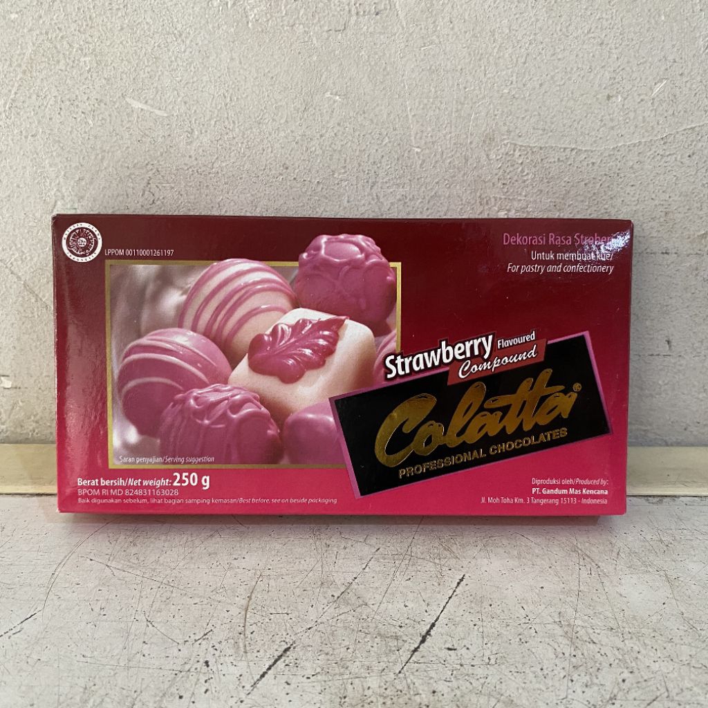 

Colatta strawberry chocolate compound 250 gram | cokelat strawberry | cokelat pink