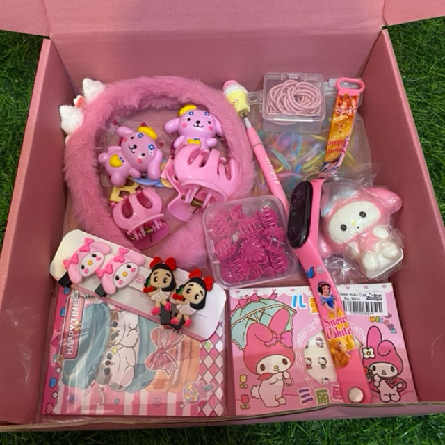 

Hampers box 1 paket set anak perempuan isi 13 pcs hampers kado hadiah ulang tahun hampers free gantungan hp