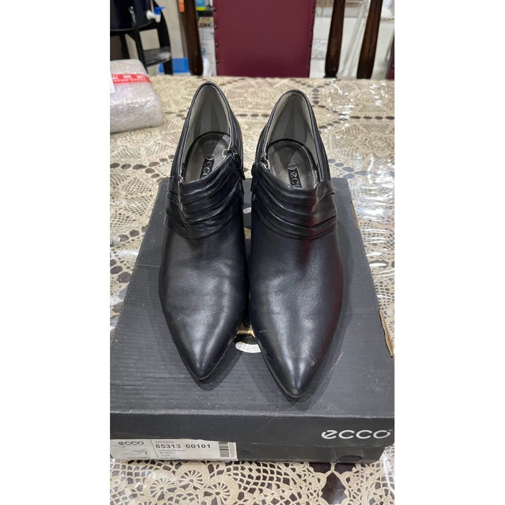 preloved ankle boots hitam merek ecco