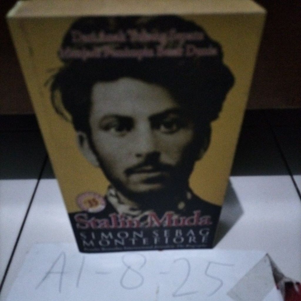 buku STALIN MuDA Simon sebag