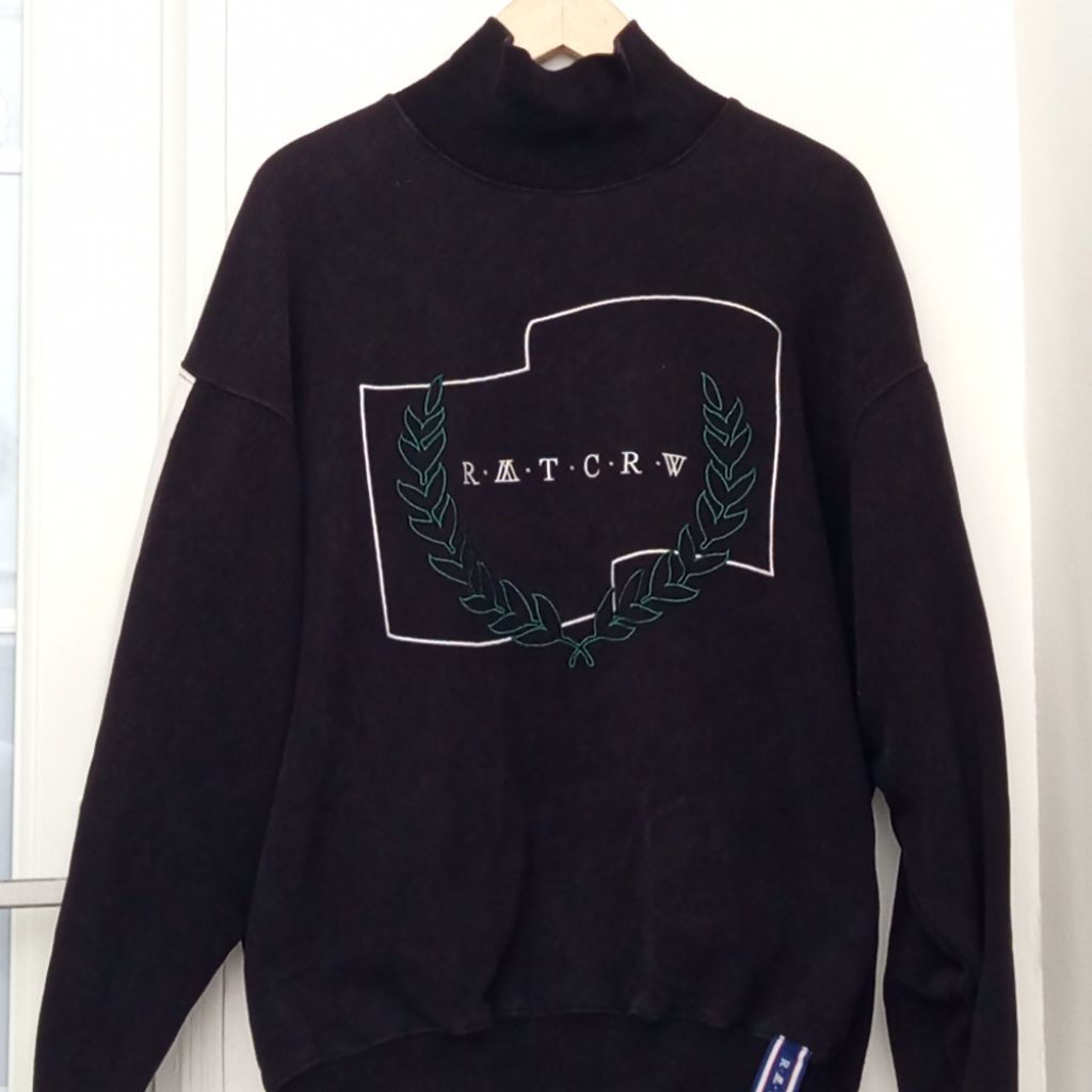 Crewneck sweater halfzipper romantic crown