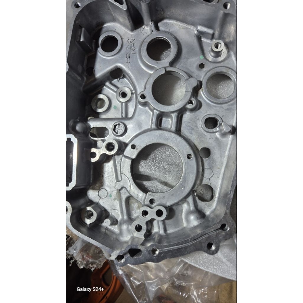 bak tengah crankcase karisma, x125 bak tap oli bak kalter tengah asli 11100-kph-700